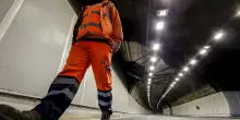 Operaio di 27 anni muore mentre lavora in galleria