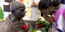 Media, manoscritti di Gandhi venduti all'asta a 1,4 milioni di euro