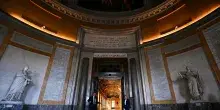 Riapre dopo il furto la galleria di Apollo del Louvre