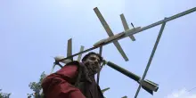 Gli Houthi attaccano due petroliere nel Mar Rosso. Corrono greggio e gas