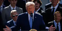 Trump minaccia l'Ue con dazi, 'la pagher&agrave;, revochi multe a societ&agrave; Usa'