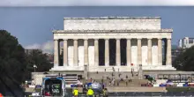 Trump chiede alla procuratrice di riaprire il caso della vasca del Lincoln Memorial
