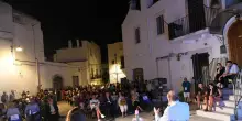 Nelle piazze del borgo di Noci chiude "Chiostri e inchiostri"