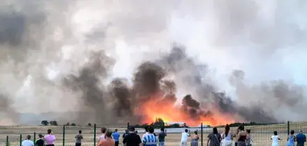 In Gironda l'incendio minaccia la periferia di Bordeaux, 220mila evacuati