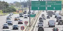 Nuovo rialzo dei prezzi carburanti, self benzina a 1,989 euro, gasolio a 2,087