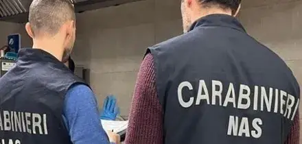 Schiaffi, insulti e violenze sessuali a anziane in una residenza per anziani