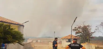 Incendi sul Gargano e in Molise: evacuate spiagge e campeggi, anziani trasferiti da una Rsa
