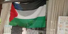 L'osteria espone la bandiera palestinese, clienti con ospiti israeliani disdicono il pranzo