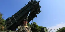 Gb stanzia 100 milioni di sterline per la difesa aerea ucraina, inclusi Patriot