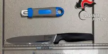 Tenta di accoltellare la ex e il nuovo compagno, arrestato nel Piacentino