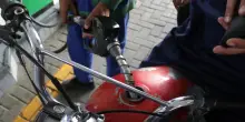 Mimit, il gasolio cala di 10 centesimi, ma resta sopra i 2 euro