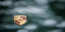 Porsche arretra sull'elettrico, interrompe la produzione della Taycan