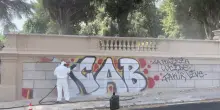 La battaglia di un giovane contro i graffiti a Roma: "Servono pene severe"