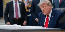Trump pizzicato di nuovo a sonnecchiare, video virale scatena teorie complotto