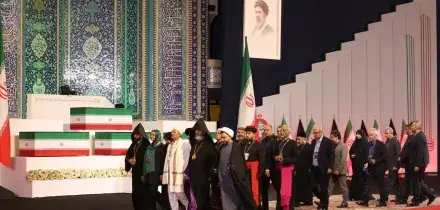 Iran, salma di Ali Khamenei giunta alla Grande Moschea per i funerali