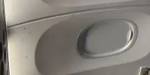 Zanzare invadono aereo, passeggeri costretti a scendere e tre ore di ritardo