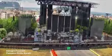 Napoli, il vento abbatte il palco dell'ex Base Nato di Bagnoli