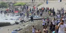 Madrid mobilita l'esercito per far fronte alla crisi dei migranti a Ceuta