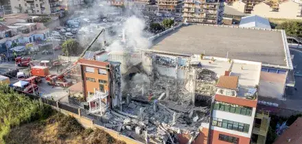 Crolla una palazzina a Messina, 6 dispersi e 3 feriti