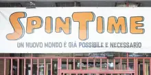 Incendio allo Spin Time, 50 minori accolti in strutture vicine