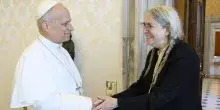 Il siparietto tra il Papa e Patti Smith: 'Parli inglese anche tu?'