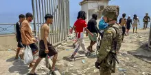 L'Italia blocca Schengen con la Spagna per un mese, tensione Meloni-Sanchez