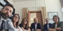 Scontro sulle chat di Delmastro, l'opposizione 'occupa' la giunta