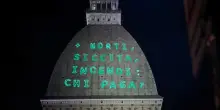 Extinction Rebellion proietta slogan sulla Mole Antonelliana a Torino