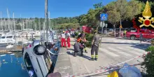 Auto con 4 giovani a bordo finisce in mare vicino a Trieste, salvi