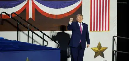 Trump: 'Identit&agrave; Usa sotto nuovo attacco, non saremo mai un Paese comunista'