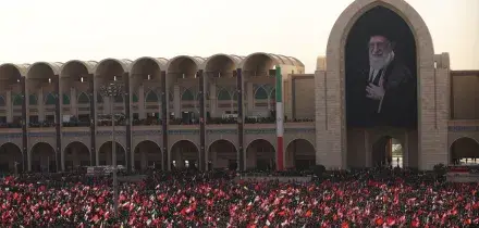 Teheran, al via il secondo giorno della cerimonia di commiato per Ali Khamenei