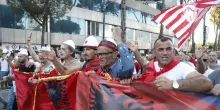 Migliaia di albanesi manifestano ancora contro il resort legato a Trump