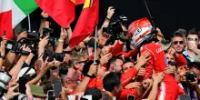 A Silverstone Leclerc ritrova la vittoria dopo due anni, e la Ferrari fa 250