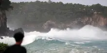 Il super tifone Bavi si avvicina a Guam e alle Marianne, raffiche fino a 315 km/h