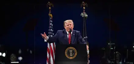 Trump: L'America non diventer&agrave; mai un Paese comunista'