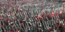 Iniziato a Teheran il corteo funebre per la Guida Suprema Ali Khamenei
