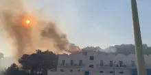 Incendio a Santa Cesarea Terme, vento spinge fiamme verso abitato, evacuati hotel