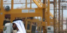 Emirati, 'sospesi scambi commerciali e transazioni finanziarie con l'Iran'