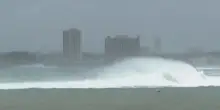 Guam dopo il passaggio del tifone Bavi con raffiche anche a 300 km/h