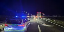 Camion travolge un mezzo con due operai in un cantiere su A10, uno &egrave; grave