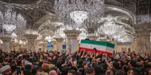 Media, la bara di Khamenei arrivata a Mashhad per la sepoltura