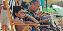 Le nonne italiane ispirano la Gen Z nel mondo, &egrave; il 'nonna maxxing' trend
