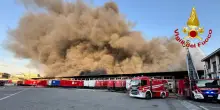Incendio a Milano, attivato il gruppo base di Arpa per i primi rilievi