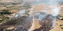 Vasto incendio nell'area di Cagliari, in volo un Canadair e 4 elicotteri