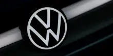 Vw, nel secondo trimestre l'utile crolla di un terzo, a 1,54 miliardi