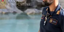 Fanno il bagno in una fontana monumentale del centro di Roma, sei fermati
