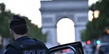 Parigi, feste, cori e cortei di auto, non si segnalano incidenti