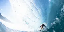 La storia del surf "horue" a Tahiti che ad agosto attende l'onda di Teahupo'o