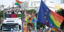 Oltre 100mila alla parata del Pride di Amburgo, 7 giorni dopo l'attentato di Berlino
