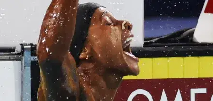 Europei di nuoto: Curtis record del mondo nei 50 dorso, argento alla staffetta donne